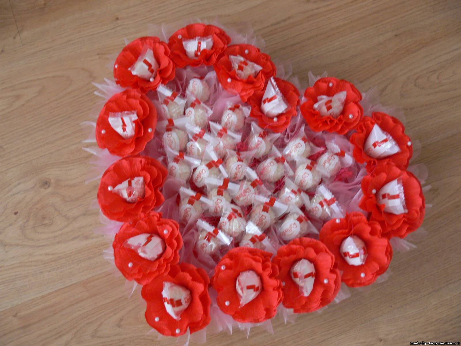 Валентинка из конфет своими руками. Фото и мастер-класс